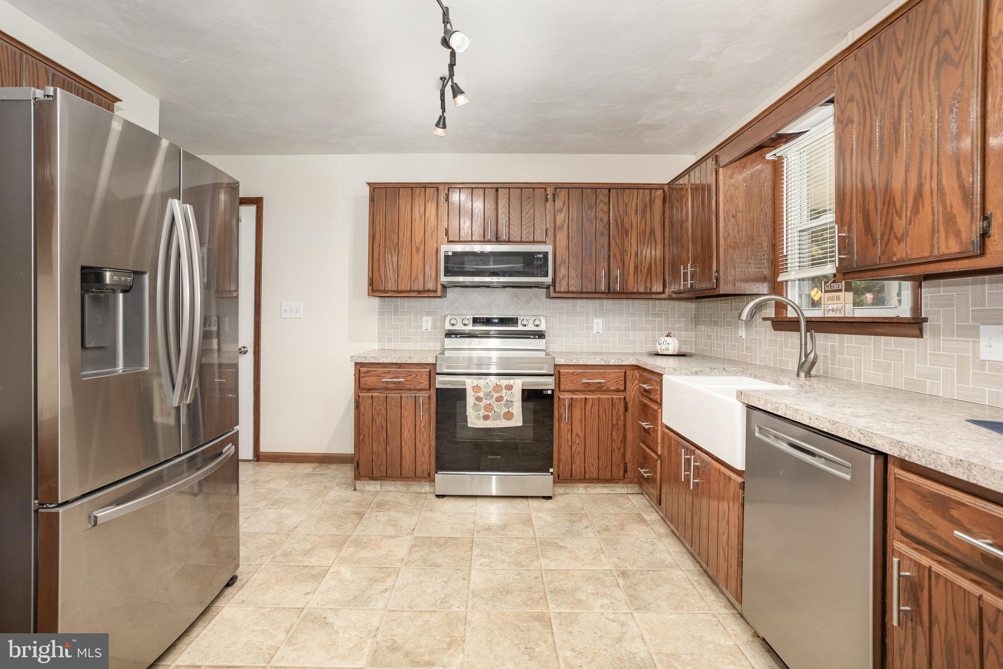 1081 Beaver Creek Road Hanover, PA 17331 - Photo 11 of 33 a kitchen with stainless steel appliances granite countertop a refrigerator stove and sink