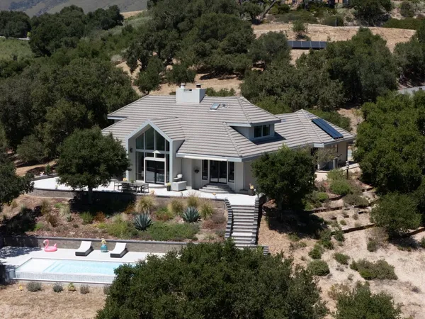 $2,890,000 | 31499 Vía Las Rosas, Carmel Valley, CA 93924