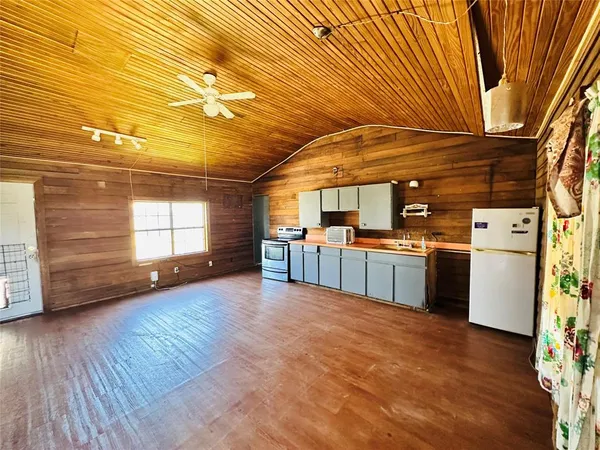 a view of a storage & utility room