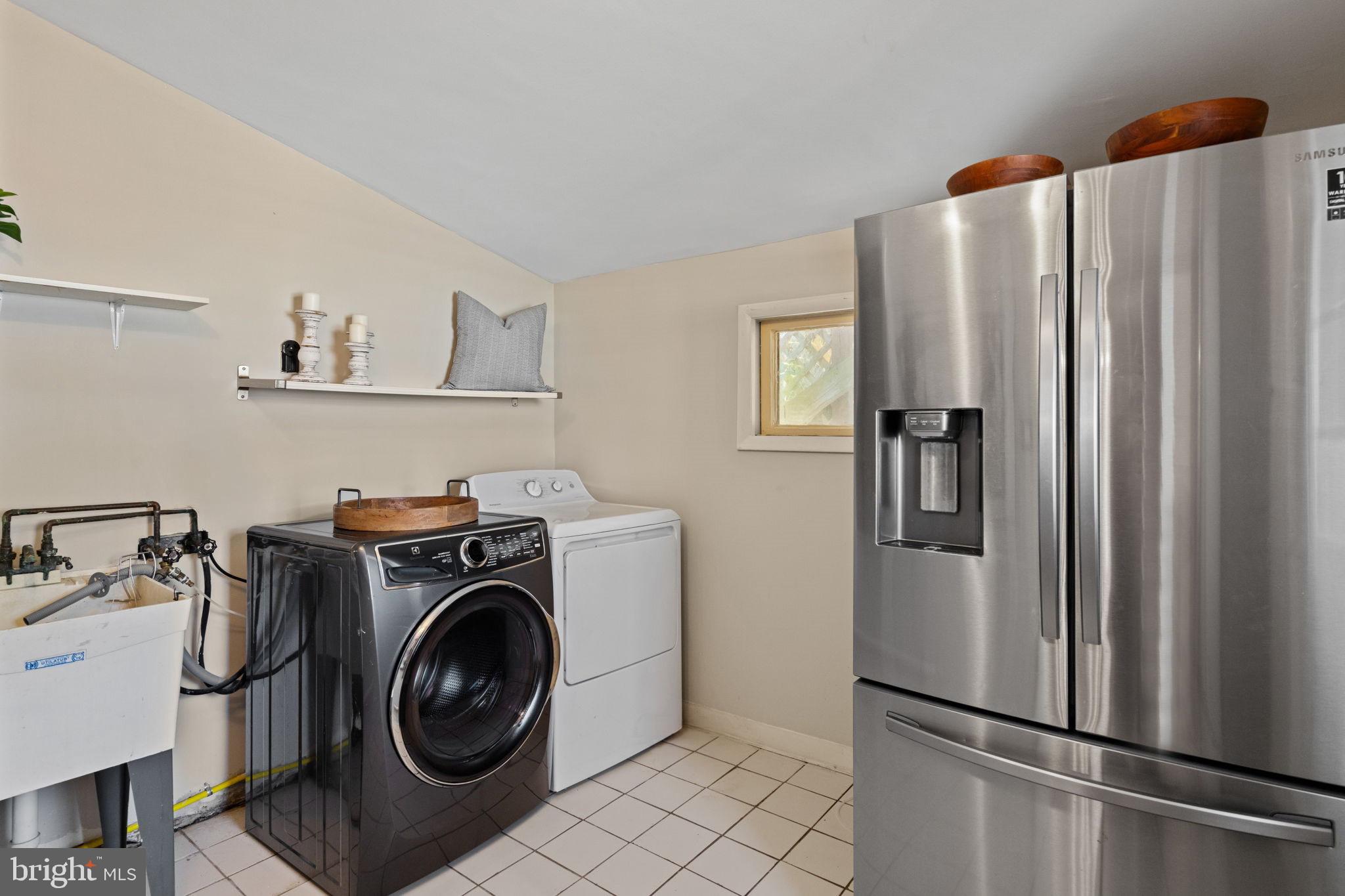 4092 Pechin Street Philadelphia, PA 19128 - Photo 10 of 28 a utility room with dryer and washer