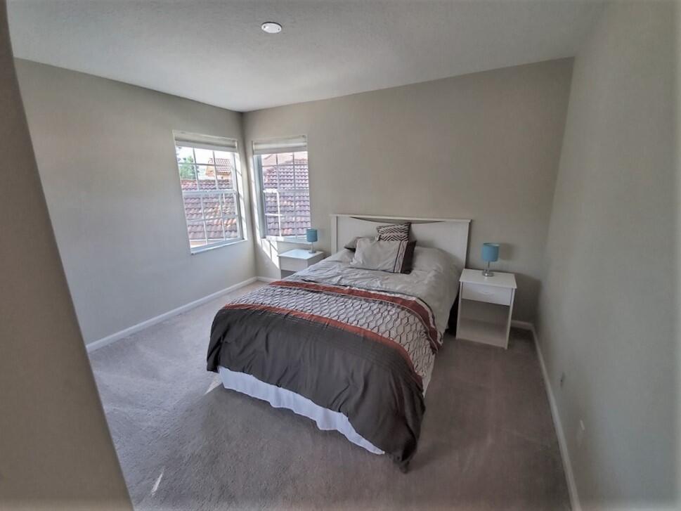 46 Pinnacle Cove Palm Beach Gardens, FL 33418 - Photo 19 of 20 a bed sitting in a bedroom next to a window