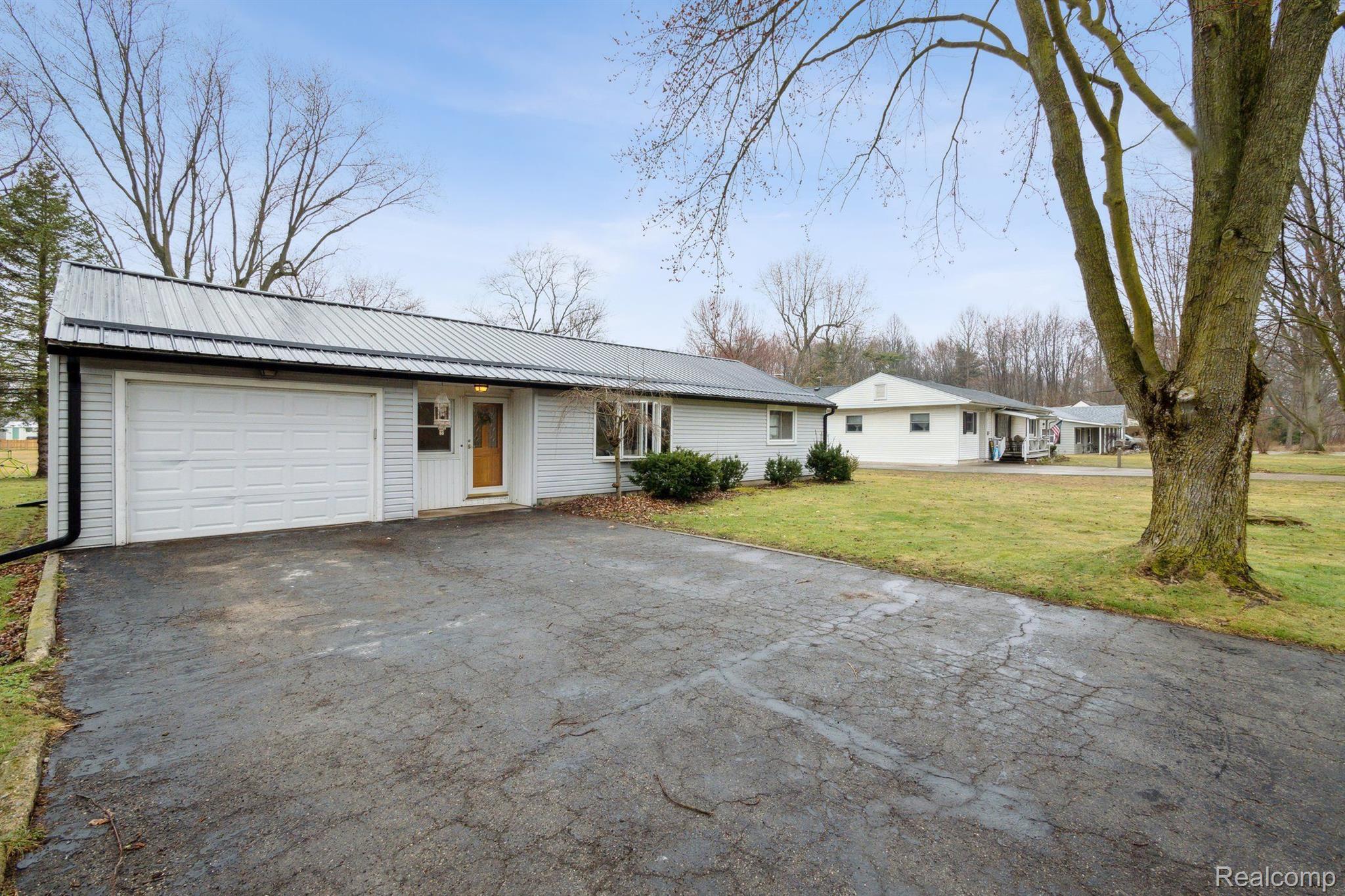 10669 Exeter Road Carleton, MI 48117 - Photo 2 of 32 Gallery Image 2
