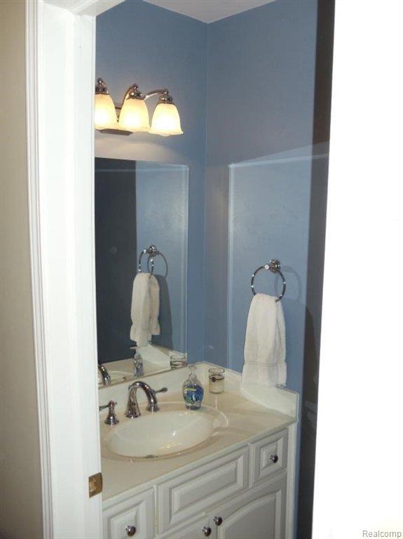 9640 Ridge Top Trail Clarkston, MI 48348 - Photo 11 of 26 bath