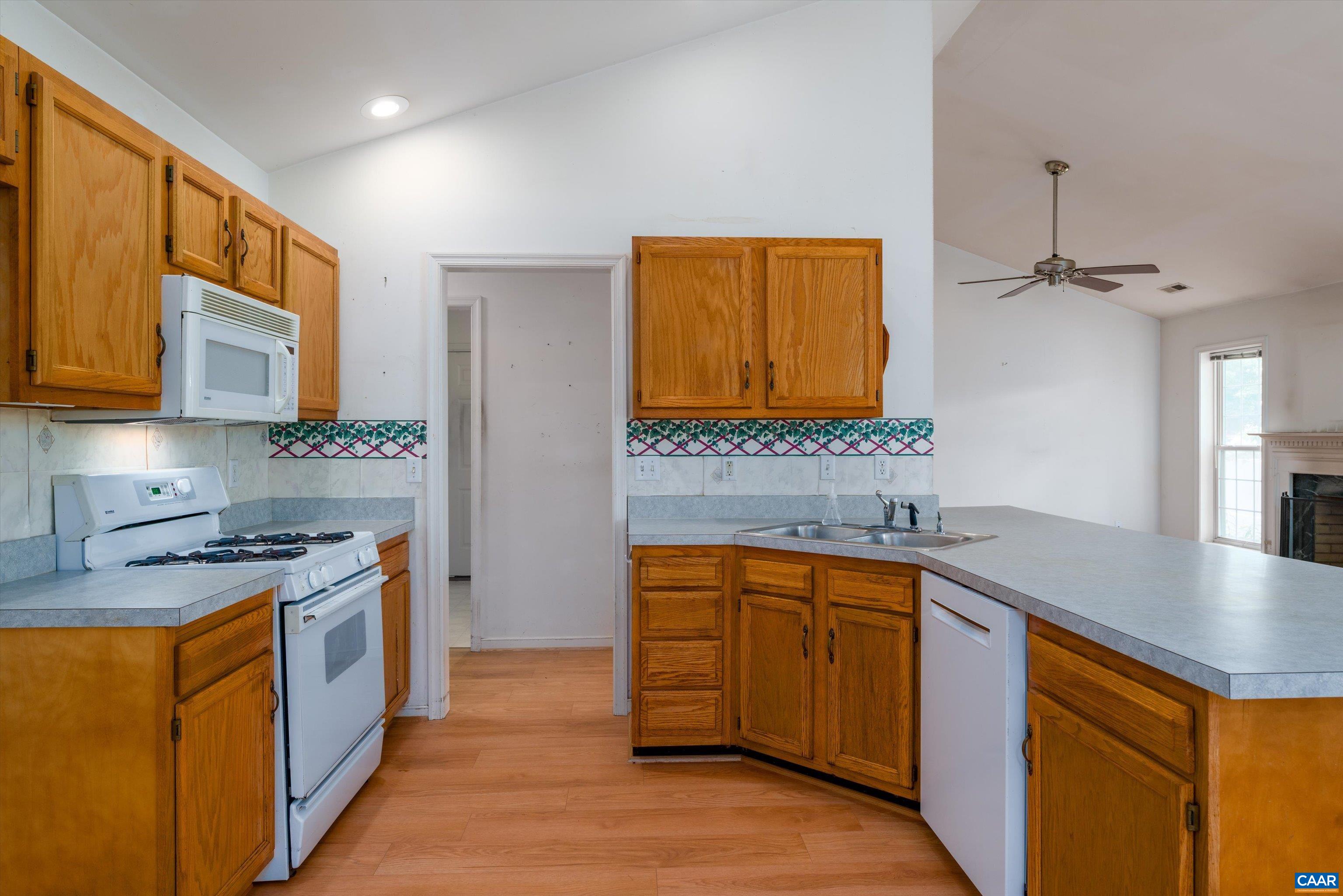 929 Devon Spring Court Charlottesville, VA 22903 - Photo 6 of 25 Gallery Image 6