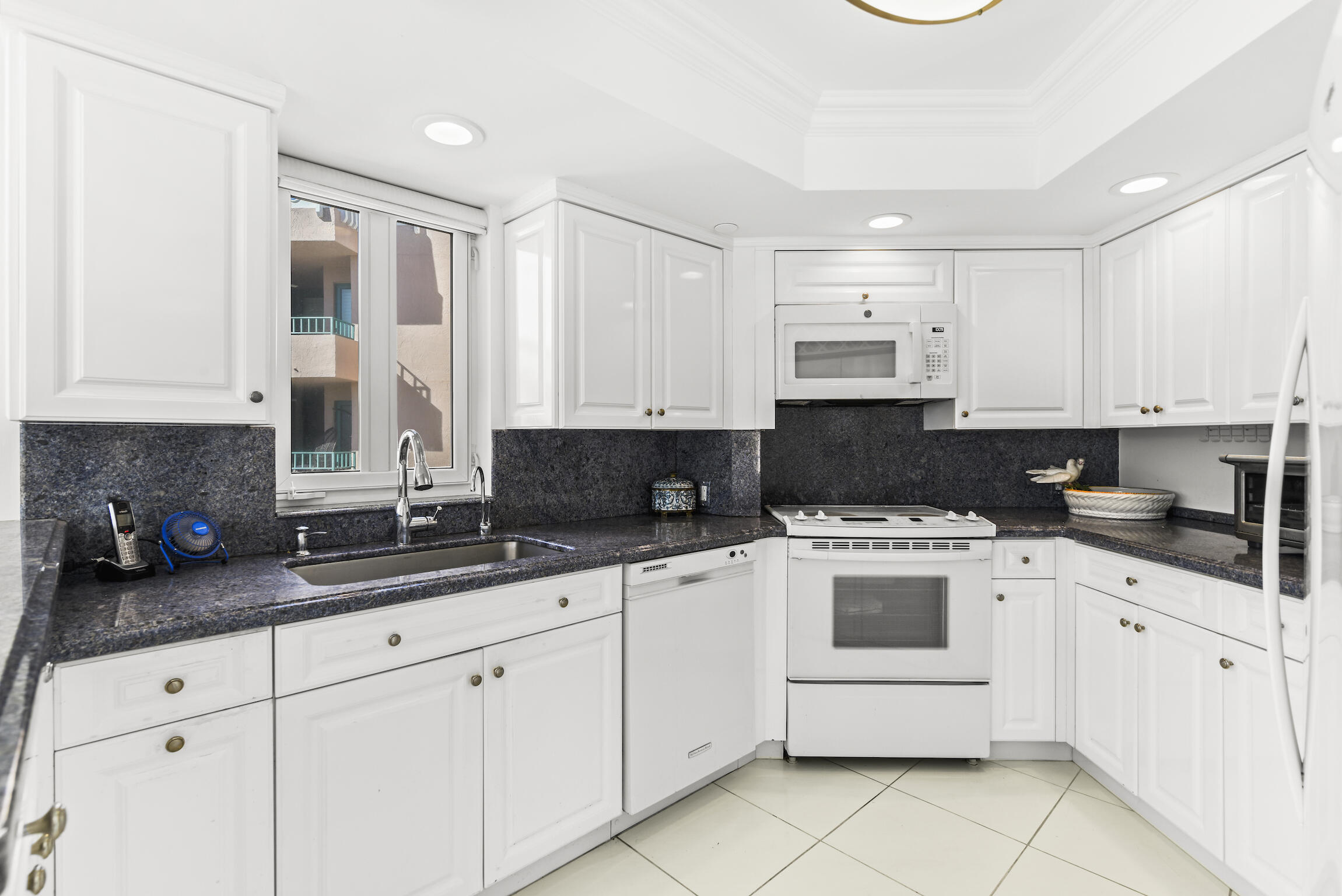 120 Southeast 5th Avenue, Unit 426 Boca Raton, FL 33432 - Photo 18 of 37 Kitchen