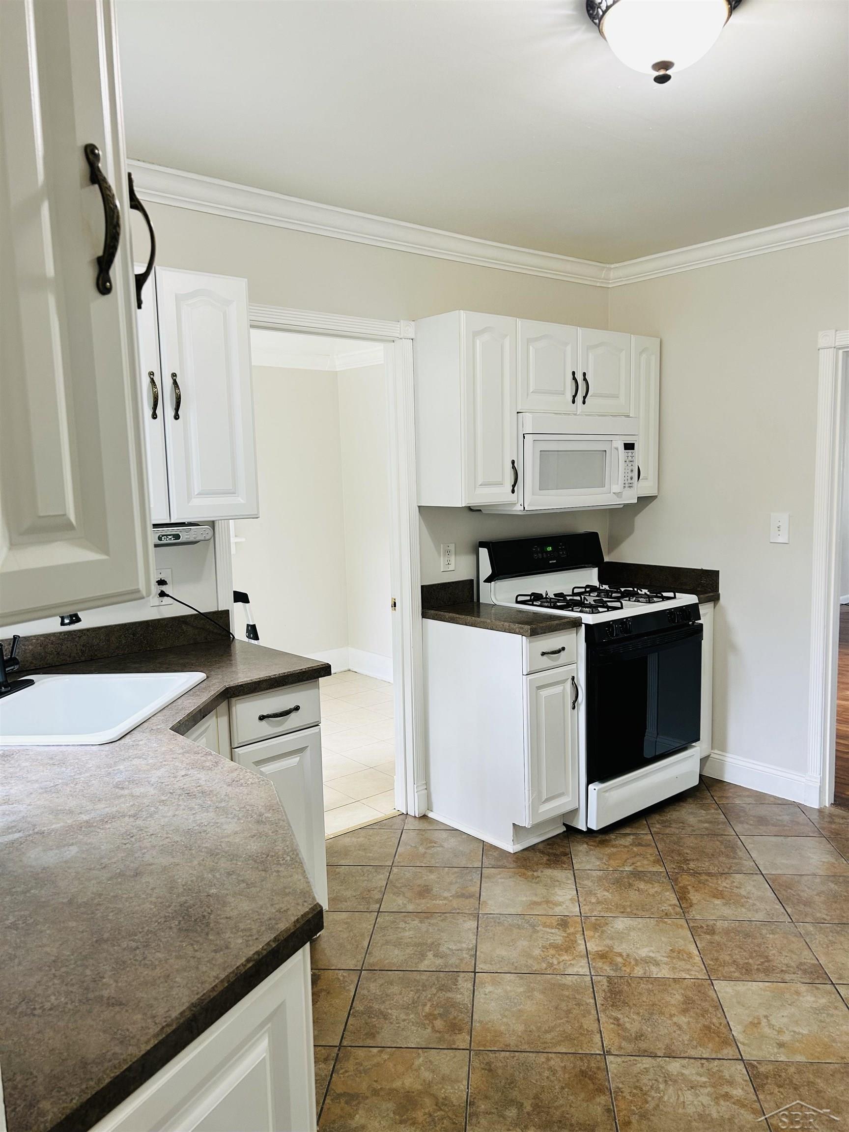 709 Stanton Street Bay City, MI 48708 - Photo 15 of 38 50123584-14.JPG