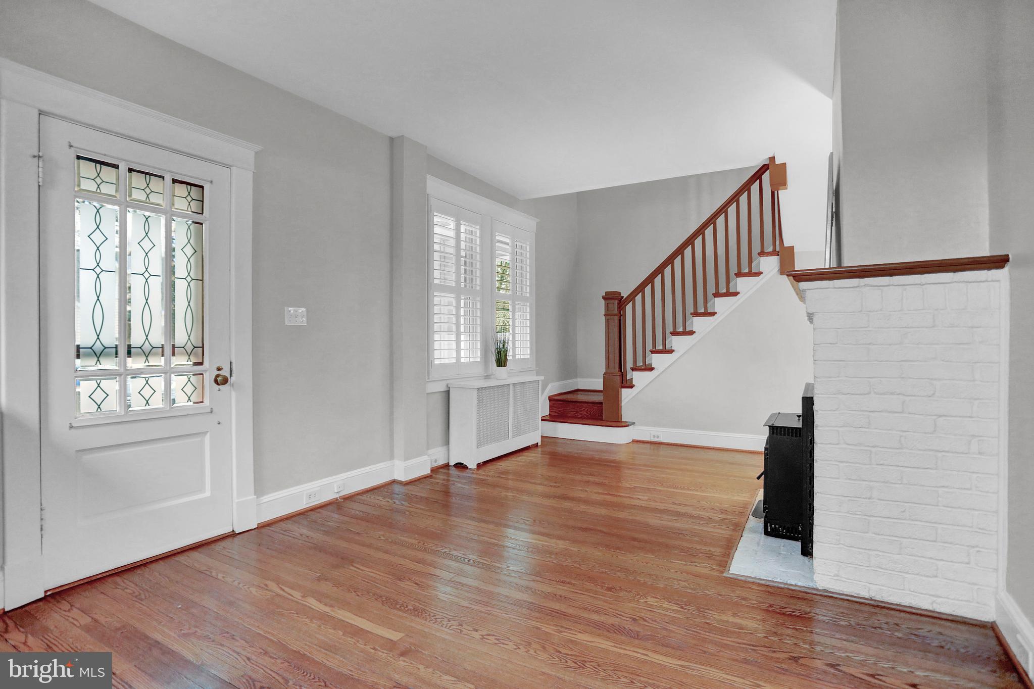 616 Hollen Road Baltimore, MD 21212 - Photo 5 of 39 Living Room