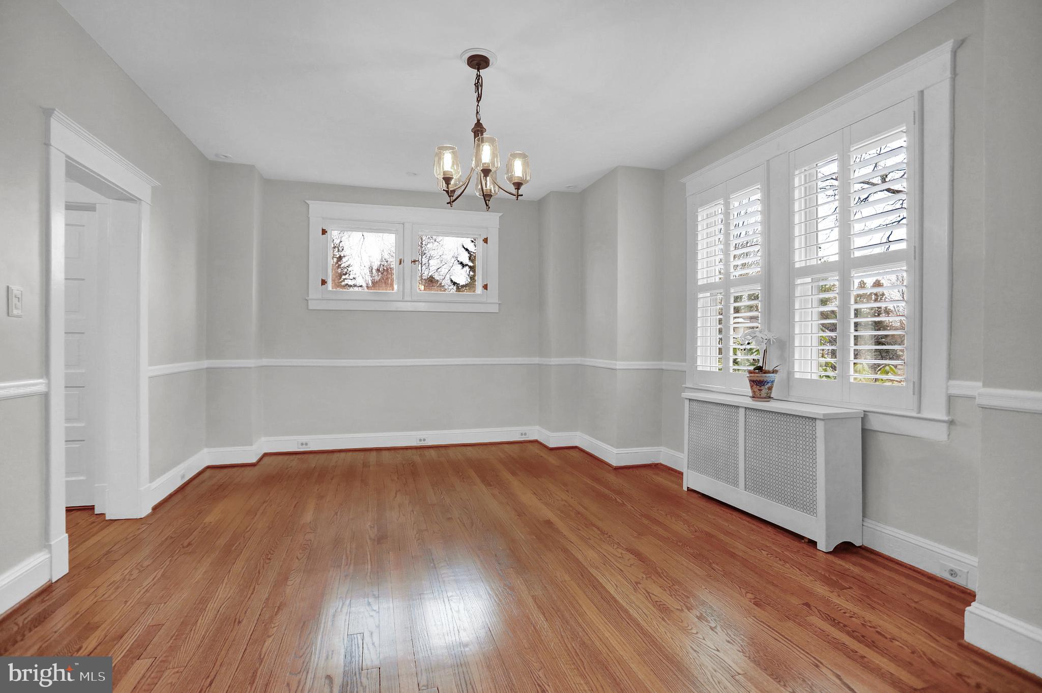616 Hollen Road Baltimore, MD 21212 - Photo 7 of 39 Dining Room with plantation shutters