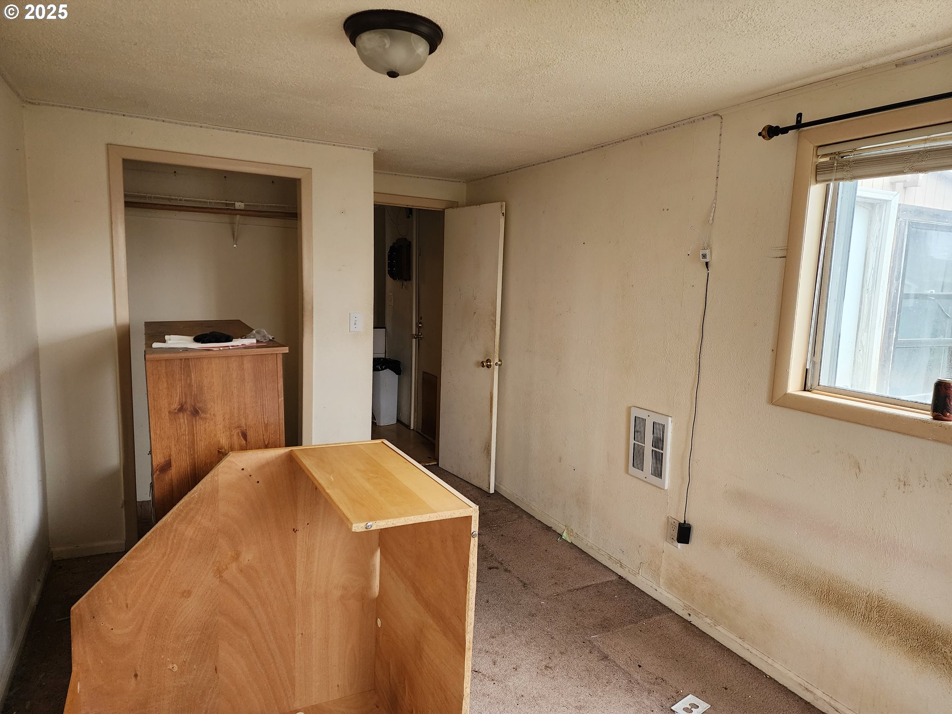 2345 F Street Springfield, OR 97477 - Photo 16 of 20 a bedroom with a bed and a dresser