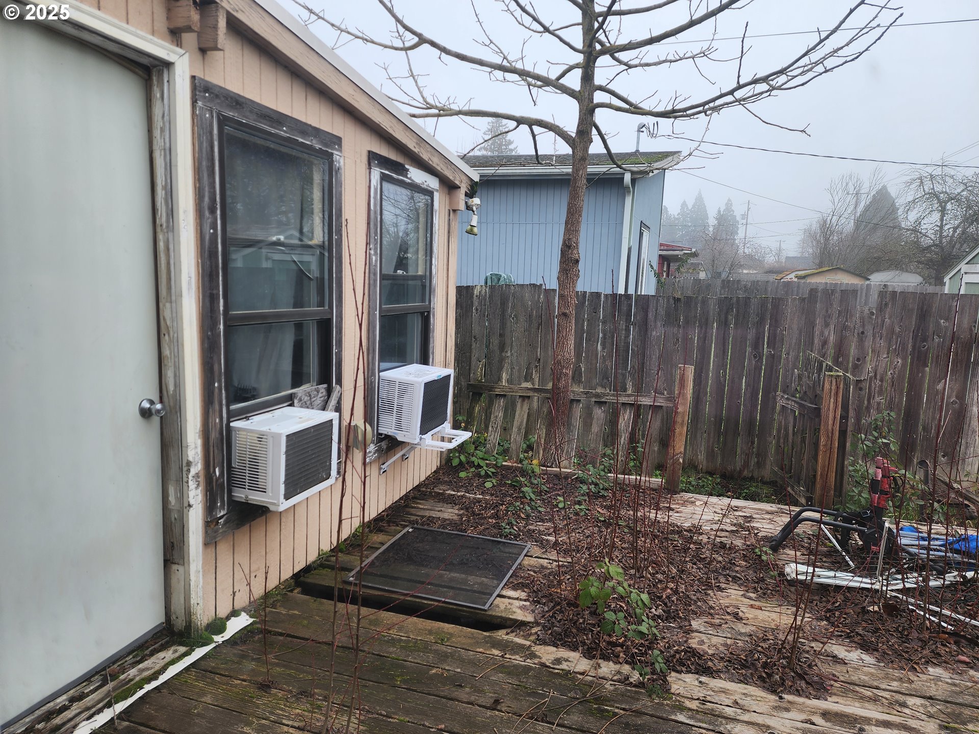 2345 F Street Springfield, OR 97477 - Photo 19 of 20 a view of a entrance gate of the house