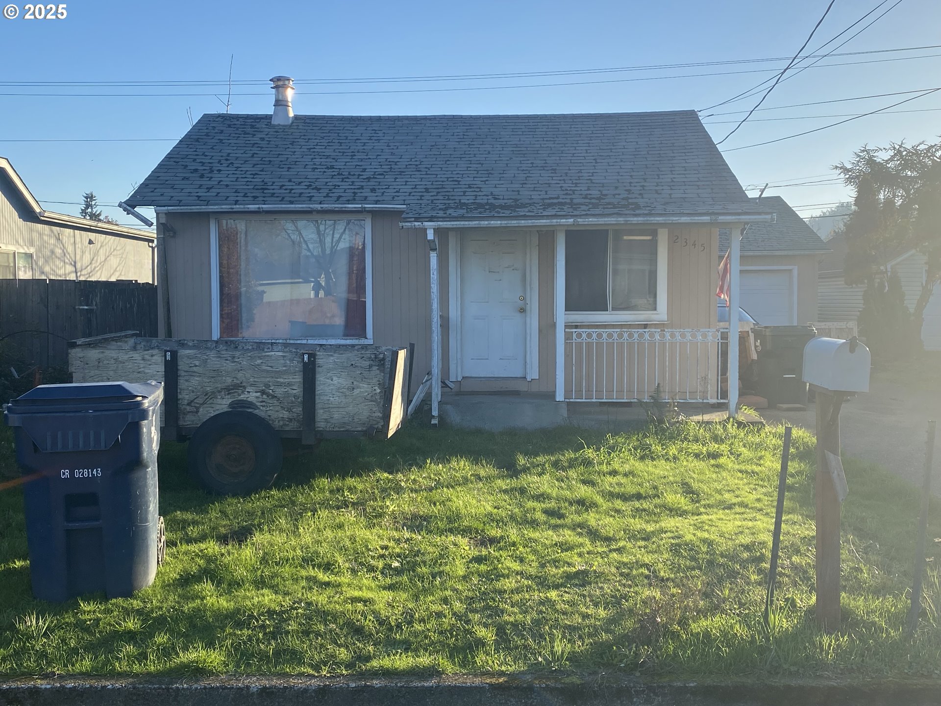 2345 F Street Springfield, OR 97477 - Photo 3 of 20 a front view of a house with garden