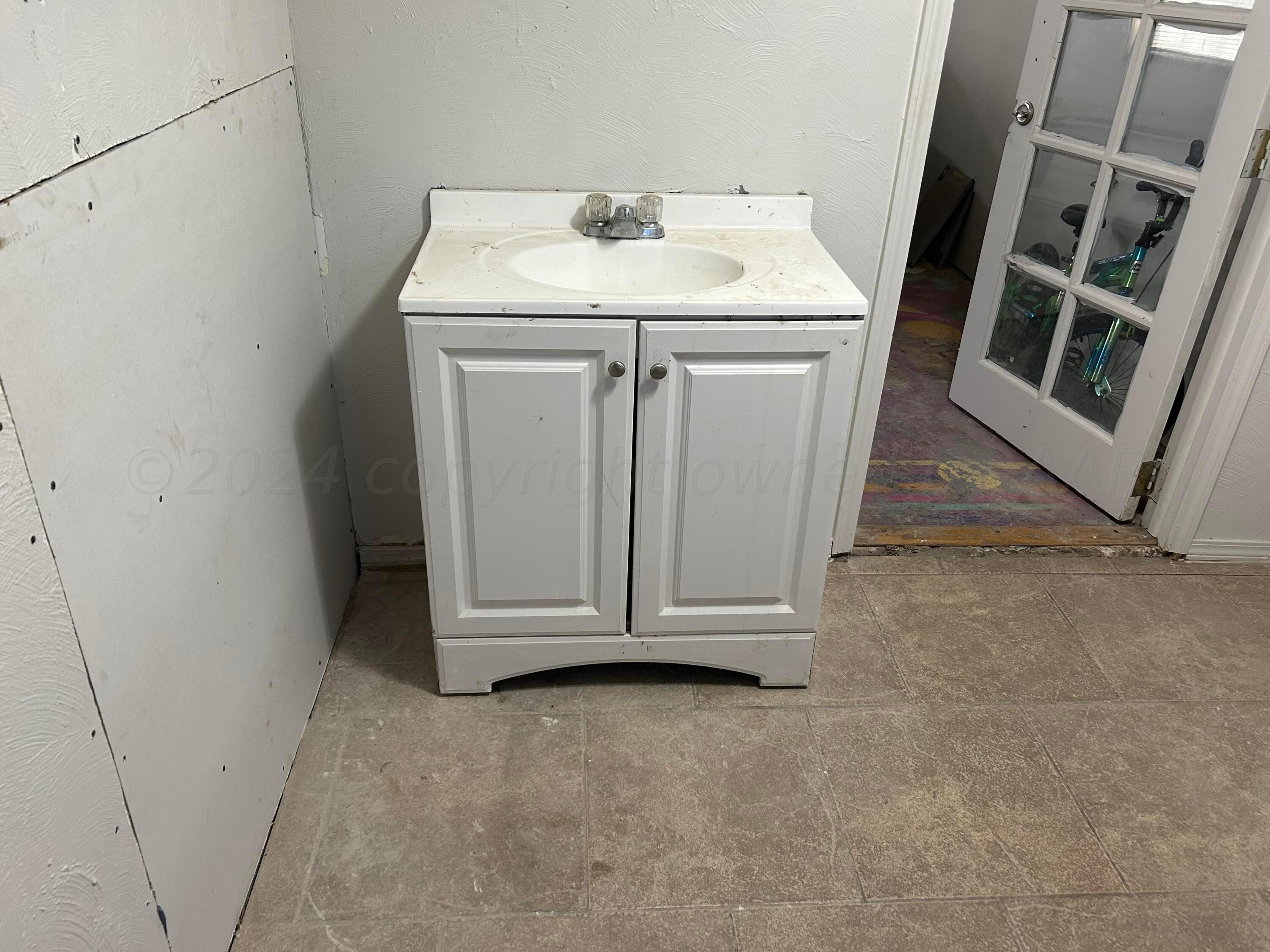 4111 South Jackson Street Amarillo, TX 79110 - Photo 16 of 28 vanity in garage space
