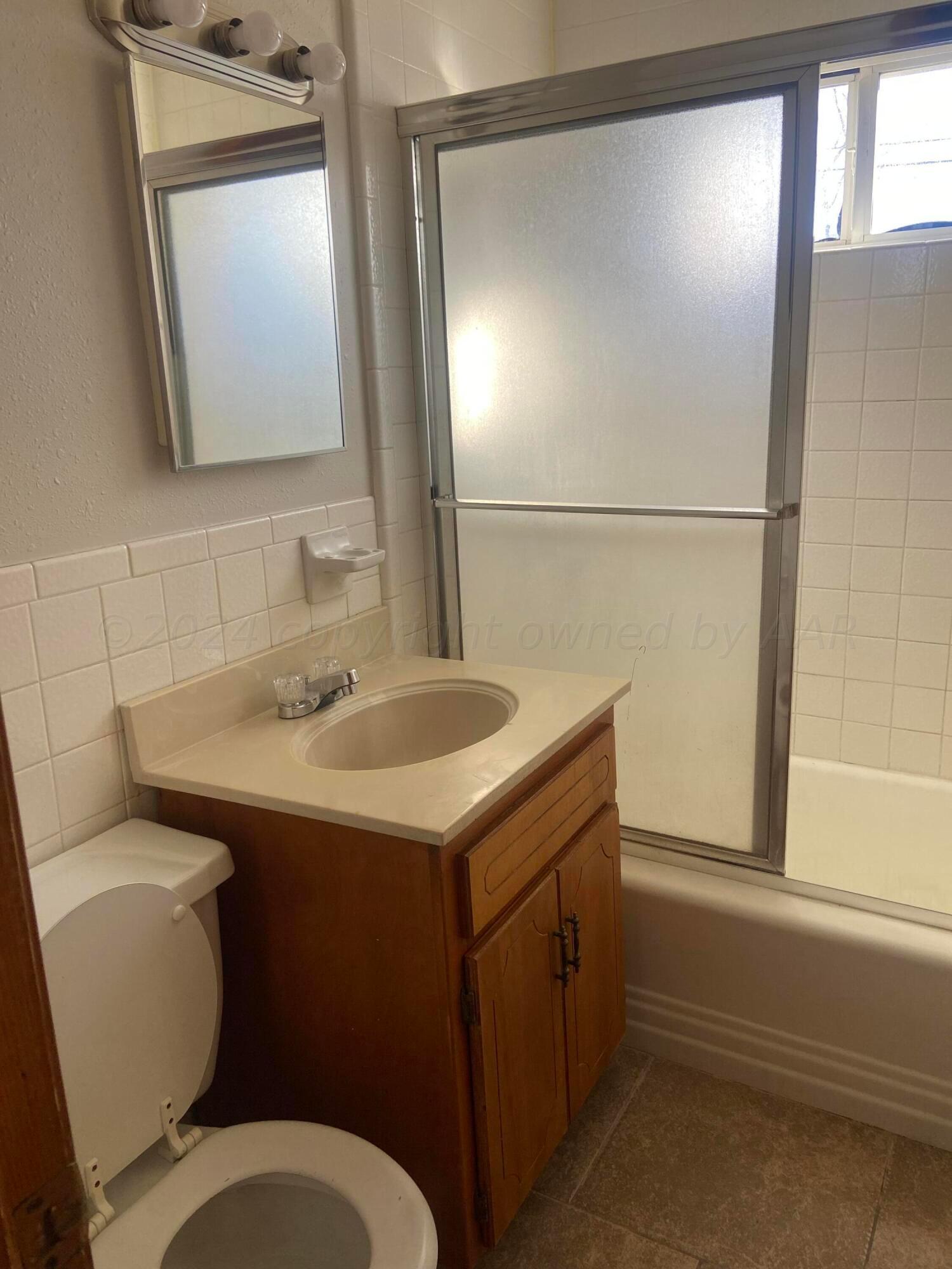 4111 South Jackson Street Amarillo, TX 79110 - Photo 9 of 28 Bathroom