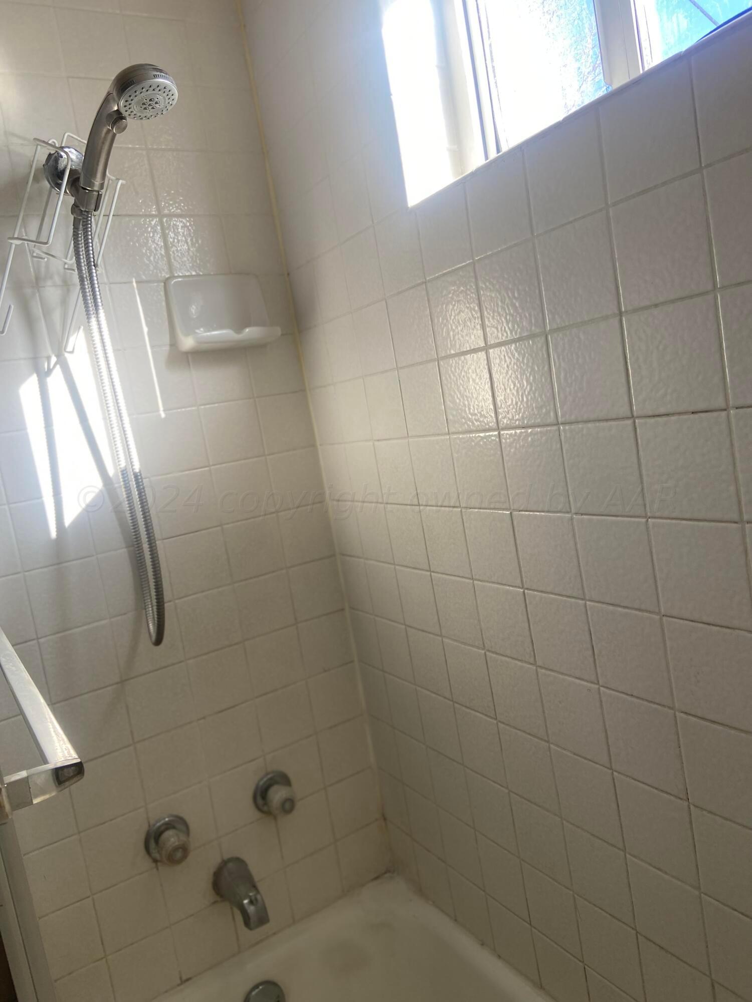 4111 South Jackson Street Amarillo, TX 79110 - Photo 10 of 28 shower