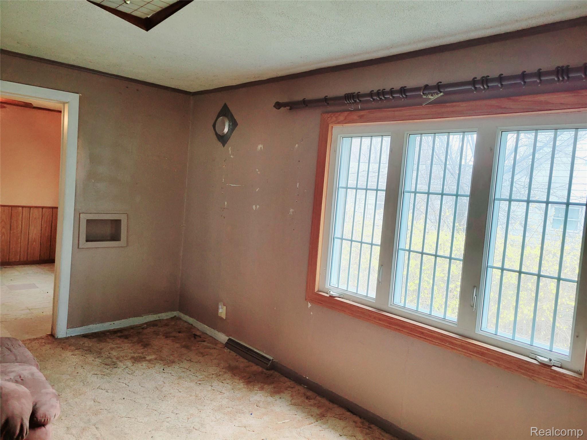 6842 Ball Road Romulus, MI 48174 - Photo 6 of 12 20220419_140100.jpg