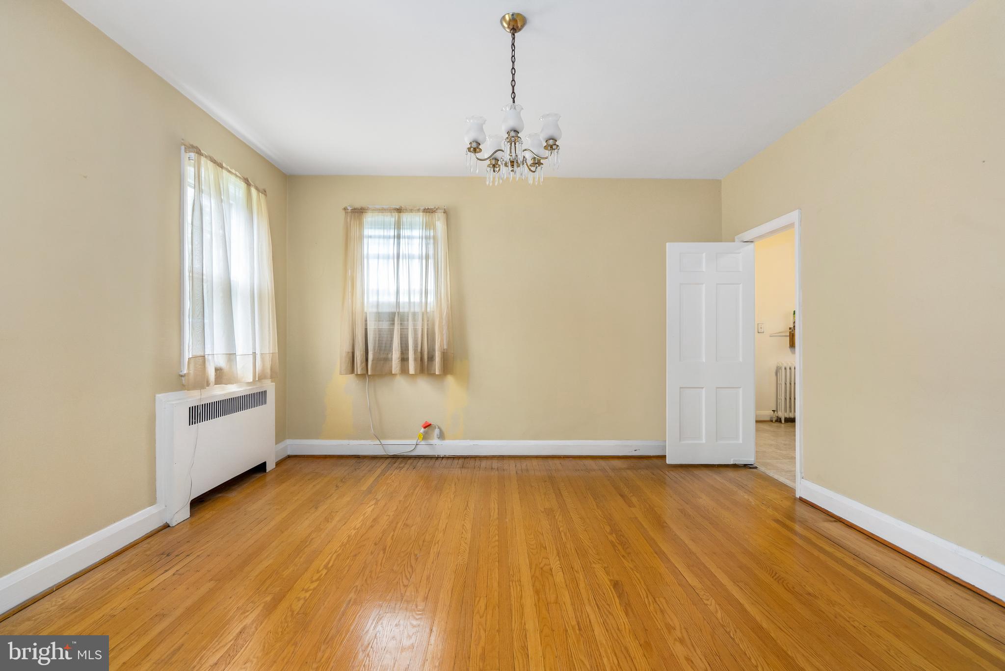4826 Coleherne Road Baltimore, MD 21229 - Photo 12 of 44 Entertain Guests