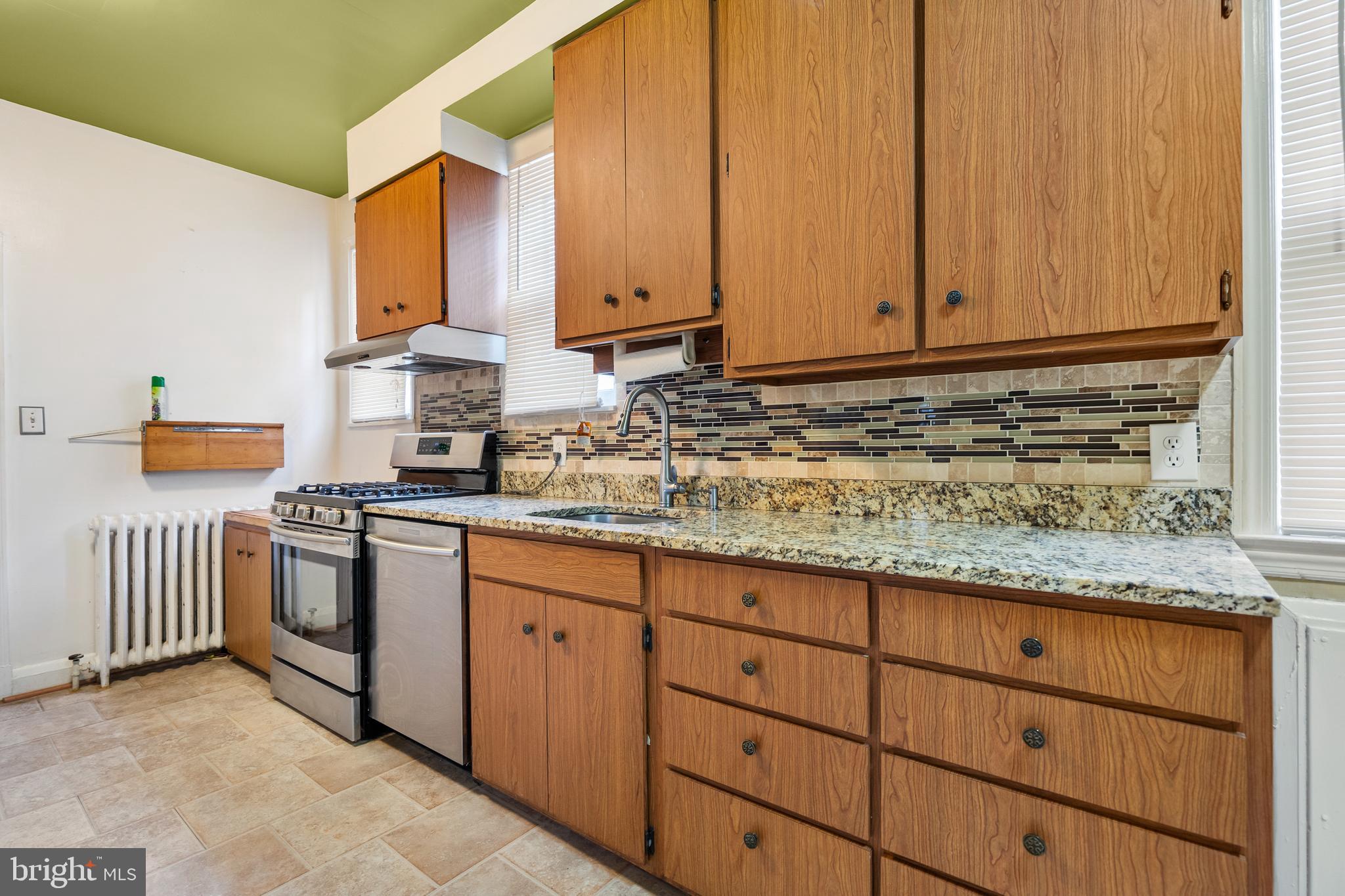 4826 Coleherne Road Baltimore, MD 21229 - Photo 18 of 44 Cooking Made Easy!