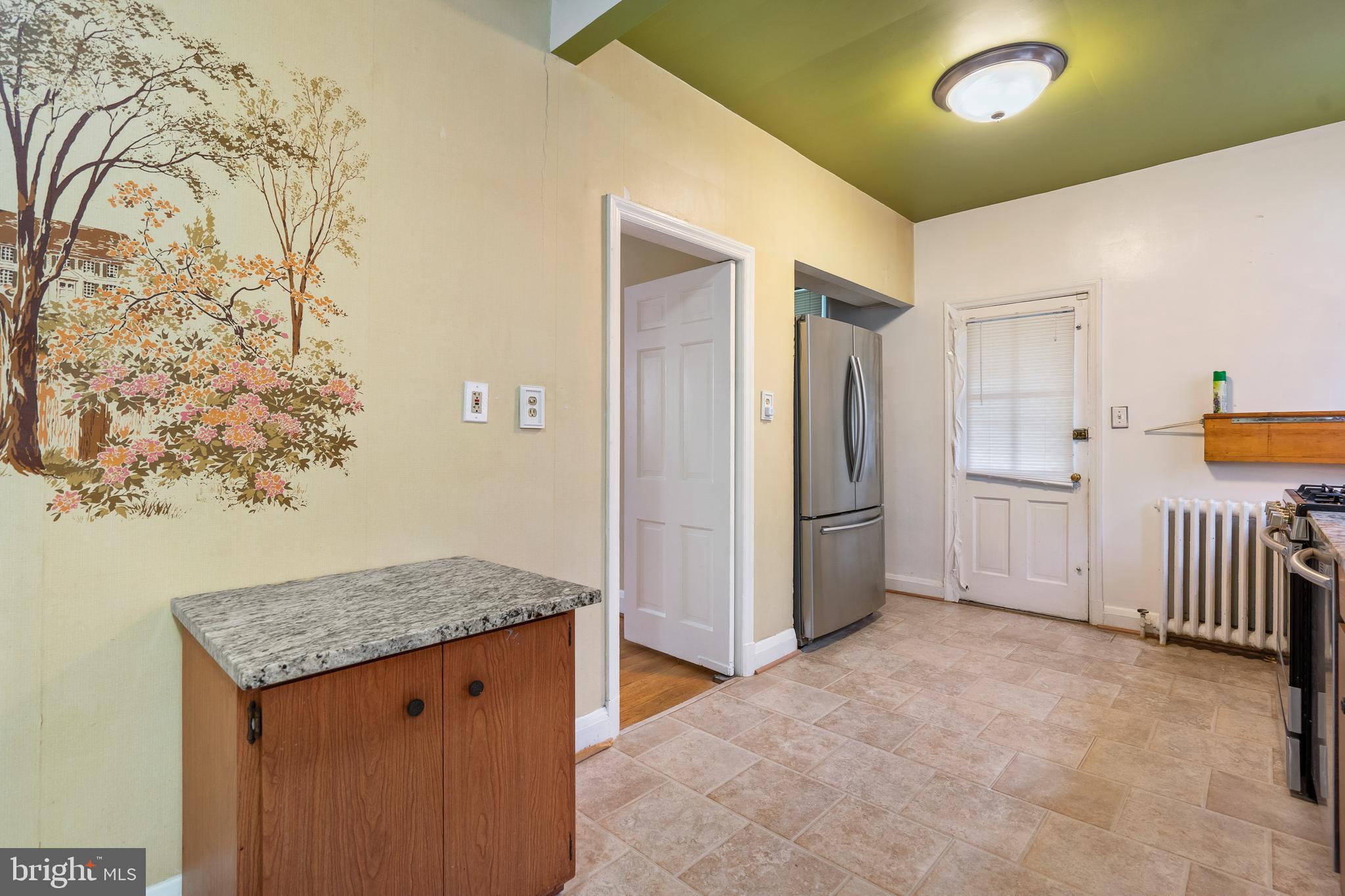 4826 Coleherne Road Baltimore, MD 21229 - Photo 19 of 44 Outside access from your Kitchen!