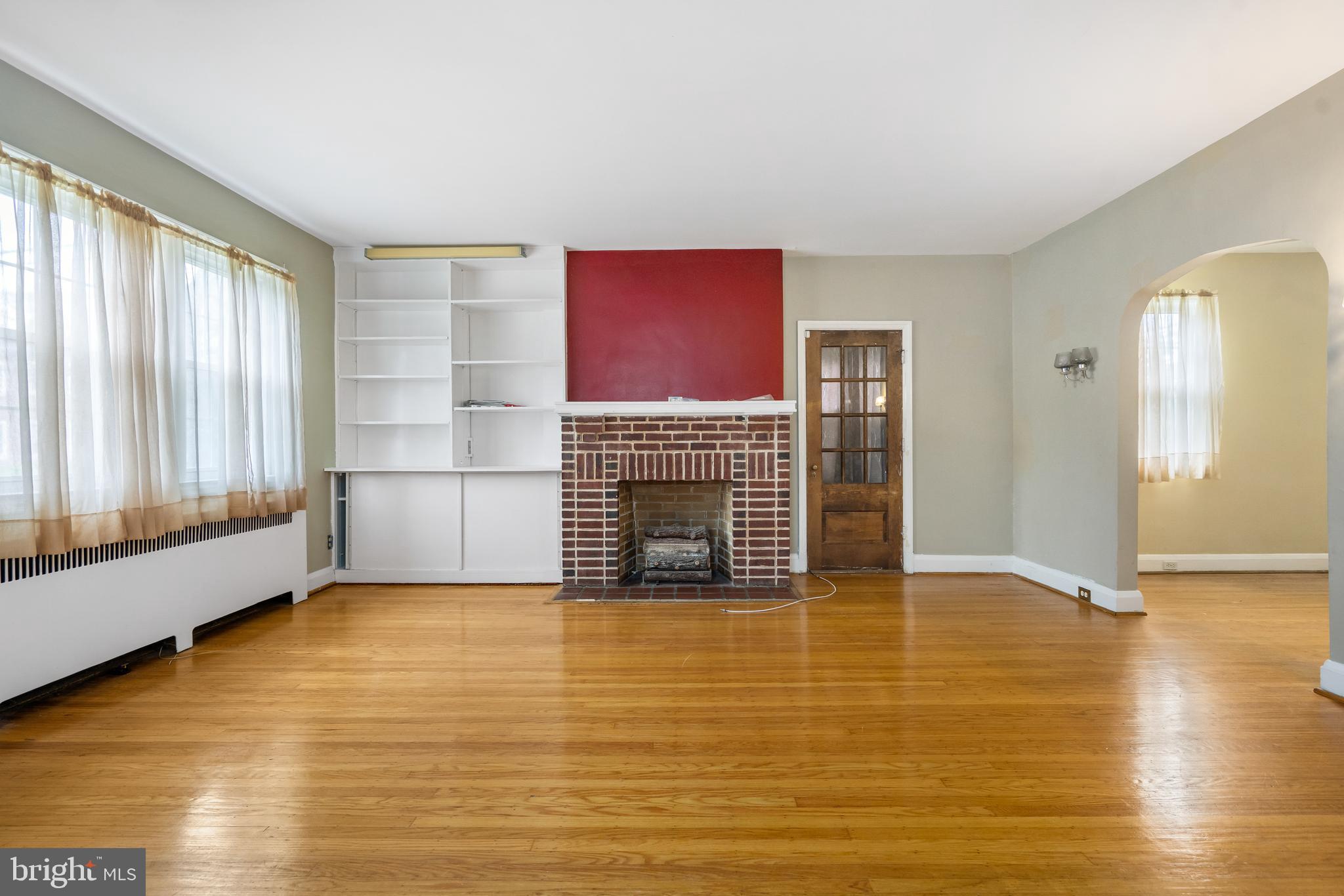 4826 Coleherne Road Baltimore, MD 21229 - Photo 7 of 44 Sun Drenched Living Room
