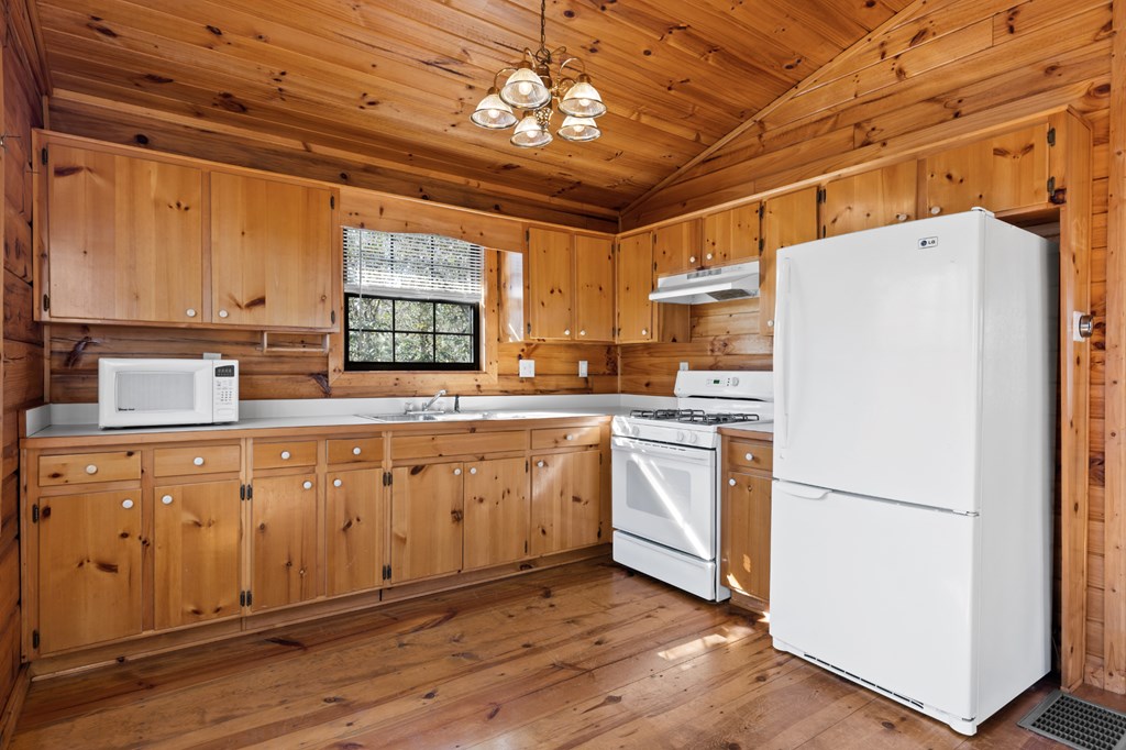 16 Dean Court Blue Ridge, GA 30513 - Photo 8 of 20 Gallery Image 8