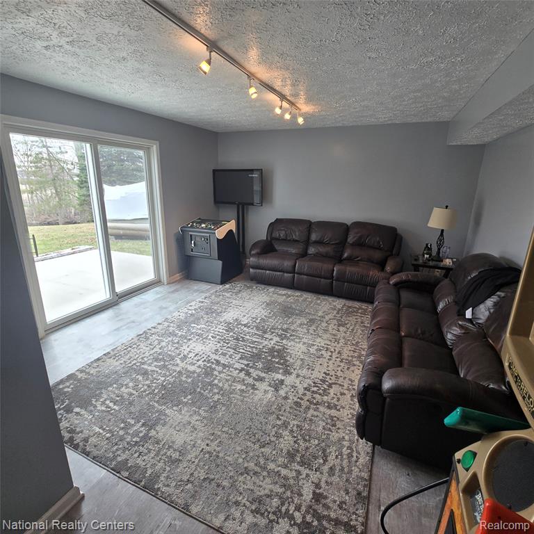 13477 South Horrell Road Fenton, MI 48430 - Photo 8 of 30