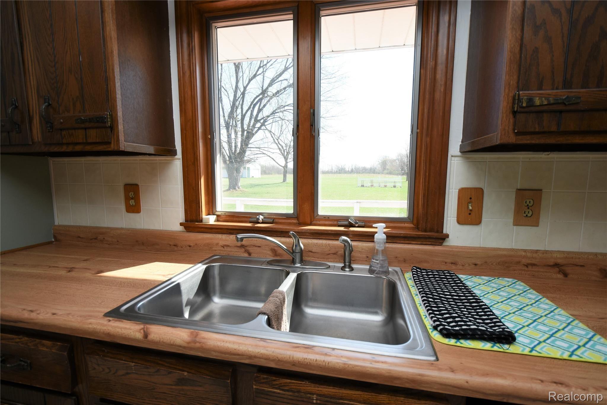 4155 South Genesee Road Grand Blanc, MI 48439 - Photo 11 of 41 DSC_6174.JPG