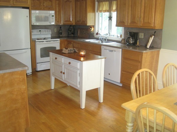 140 David Road Franklin, MA 02038 - Photo 12 of 28 Gallery Image 12