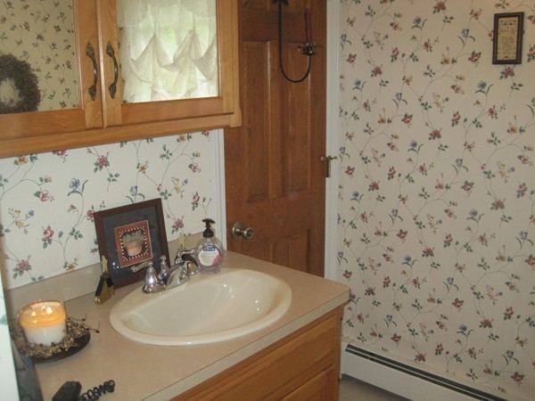 140 David Road Franklin, MA 02038 - Photo 17 of 28 Gallery Image 17