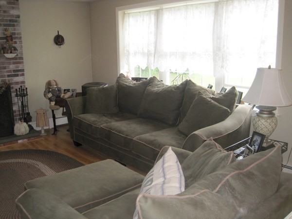 140 David Road Franklin, MA 02038 - Photo 6 of 28 Gallery Image 6
