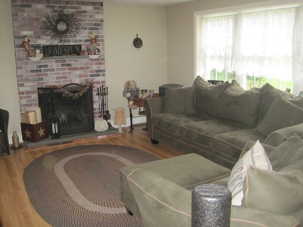 140 David Road Franklin, MA 02038 - Photo 7 of 28 Gallery Image 7