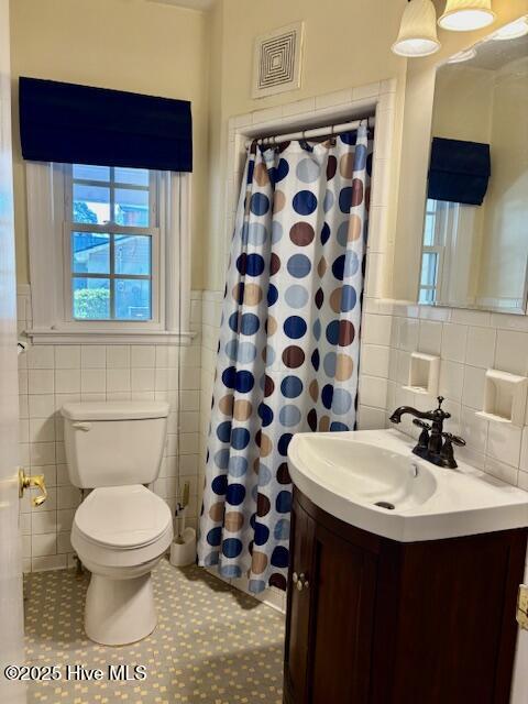 1404 Carey Road Kinston, NC 28501 - Photo 21 of 35 Downstairs bath