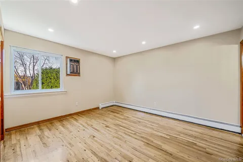 $779,988 | 4 Bay Place, Lindenhurst, NY 11757