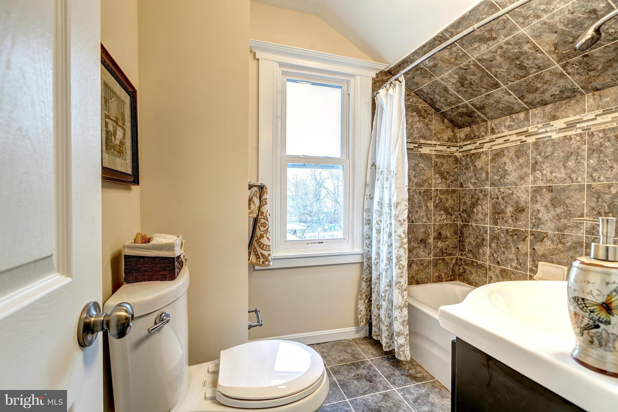 4501 Raspe Avenue Baltimore, MD 21206 - Photo 18 of 30 Deluxe Bathroom Finishes