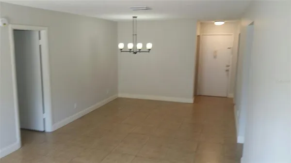 a view of a chandelier in big room and chandelier
