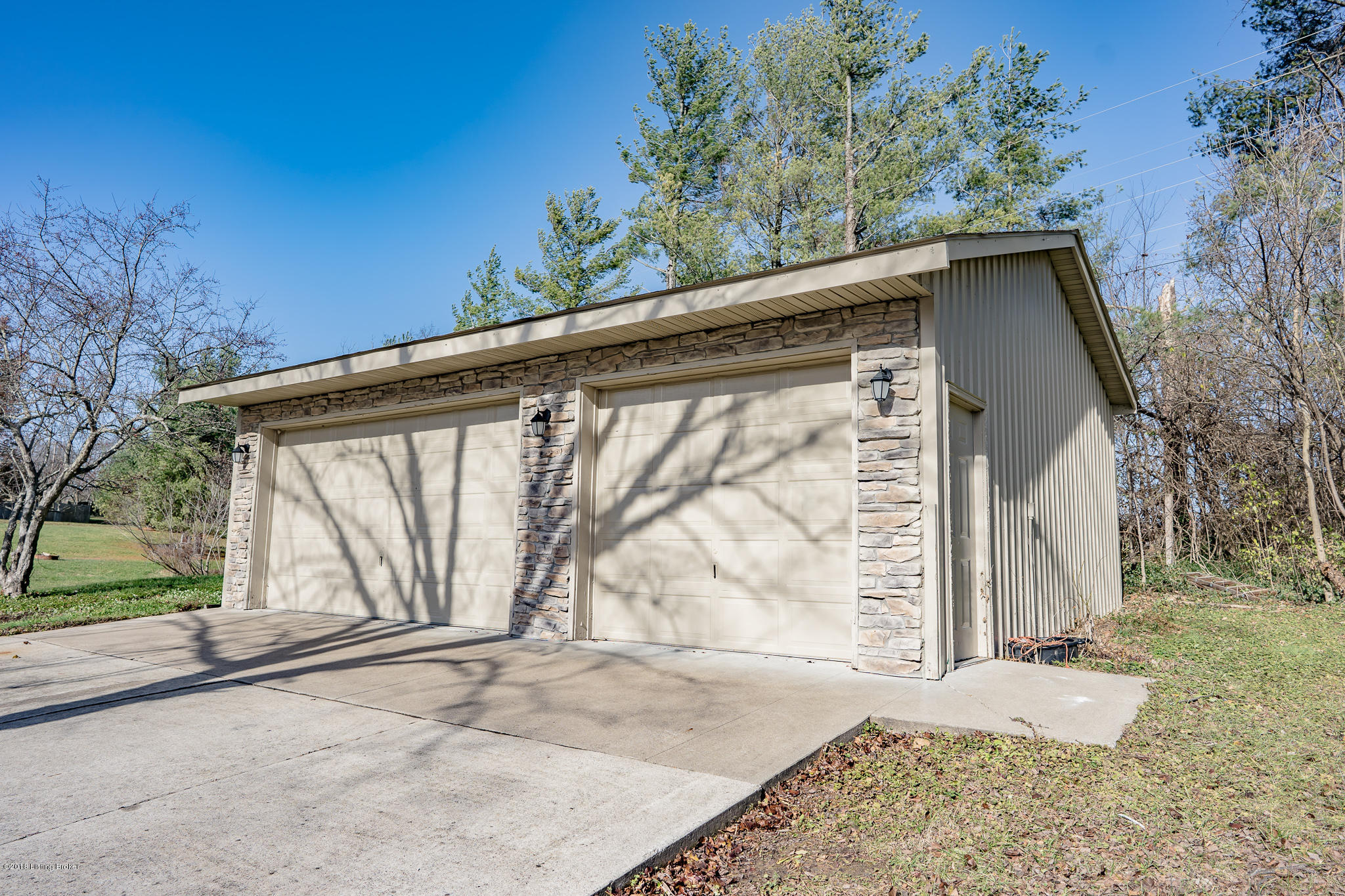 256 Colt Run Road Simpsonville, KY 40067 - Photo 20 of 27 Garage