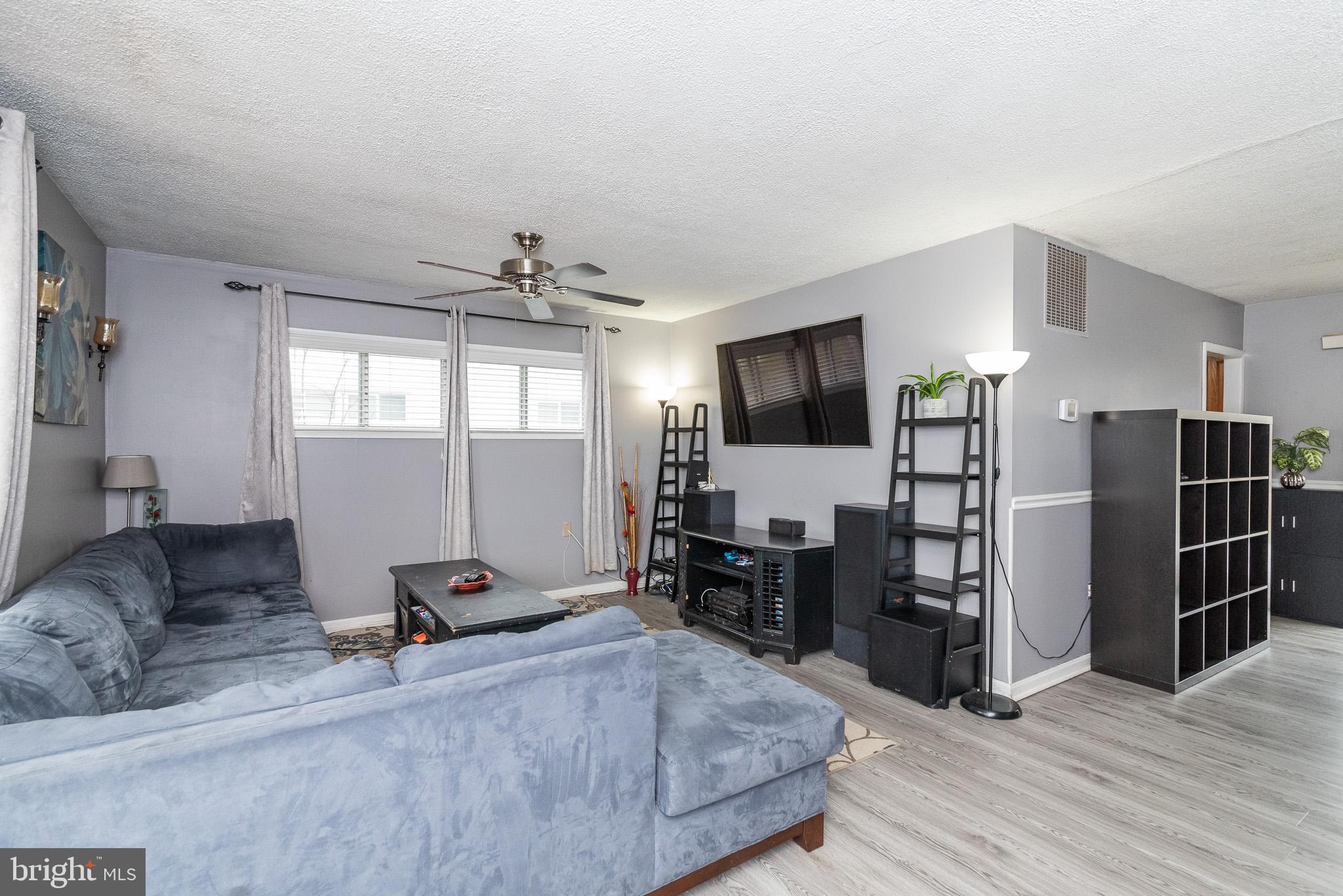 2618 Burridge Road Baltimore, MD 21234 - Photo 4 of 24 Living Room