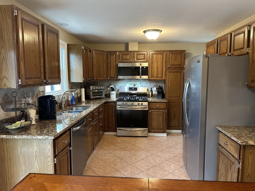 108 Benjamin Street Pawtucket, RI 02861 - Photo 10 of 23 Gallery Image 10