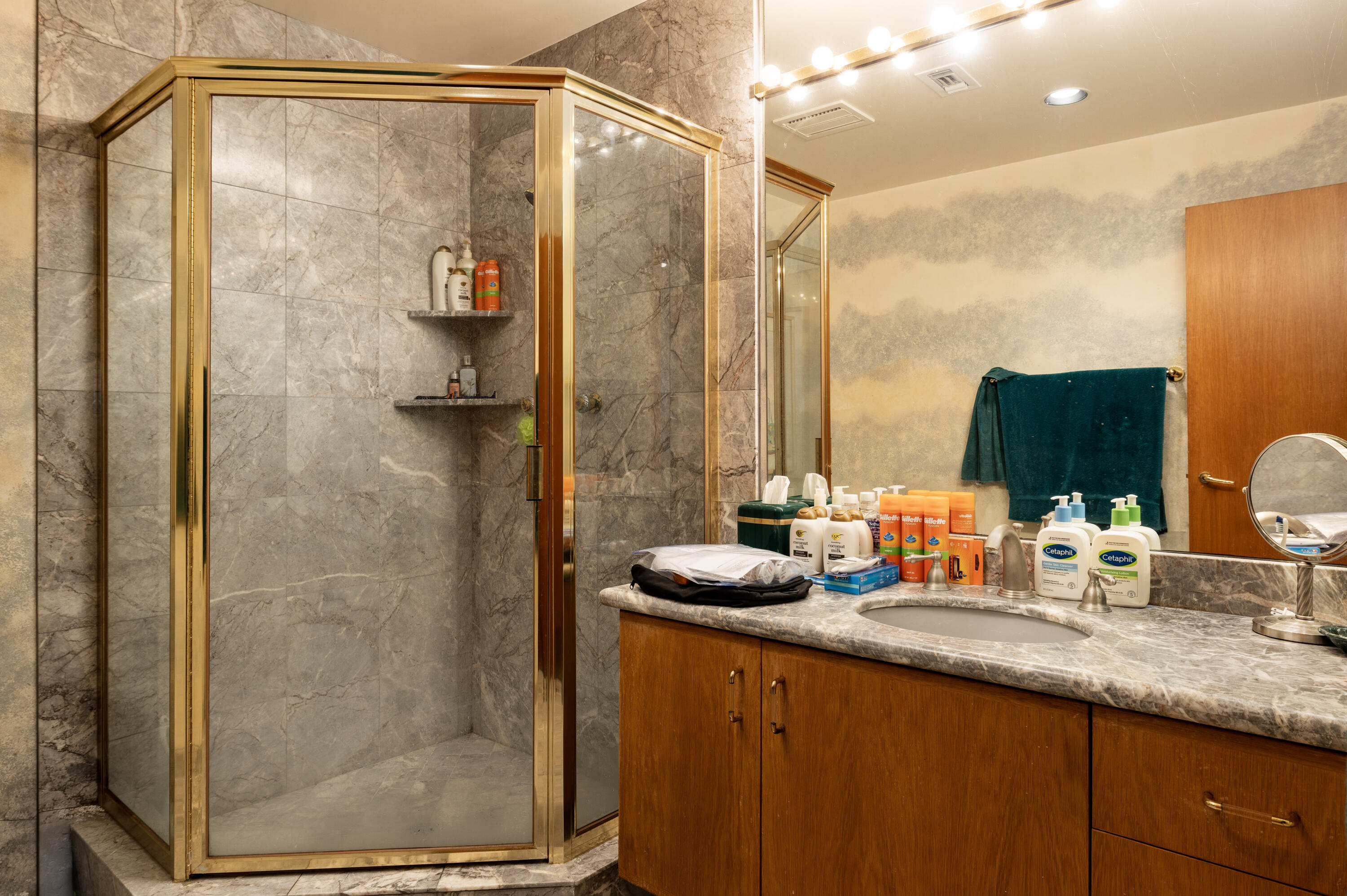 430 Santa Rosa Lane Montecito, CA 93108 - Photo 29 of 35 Bathroom