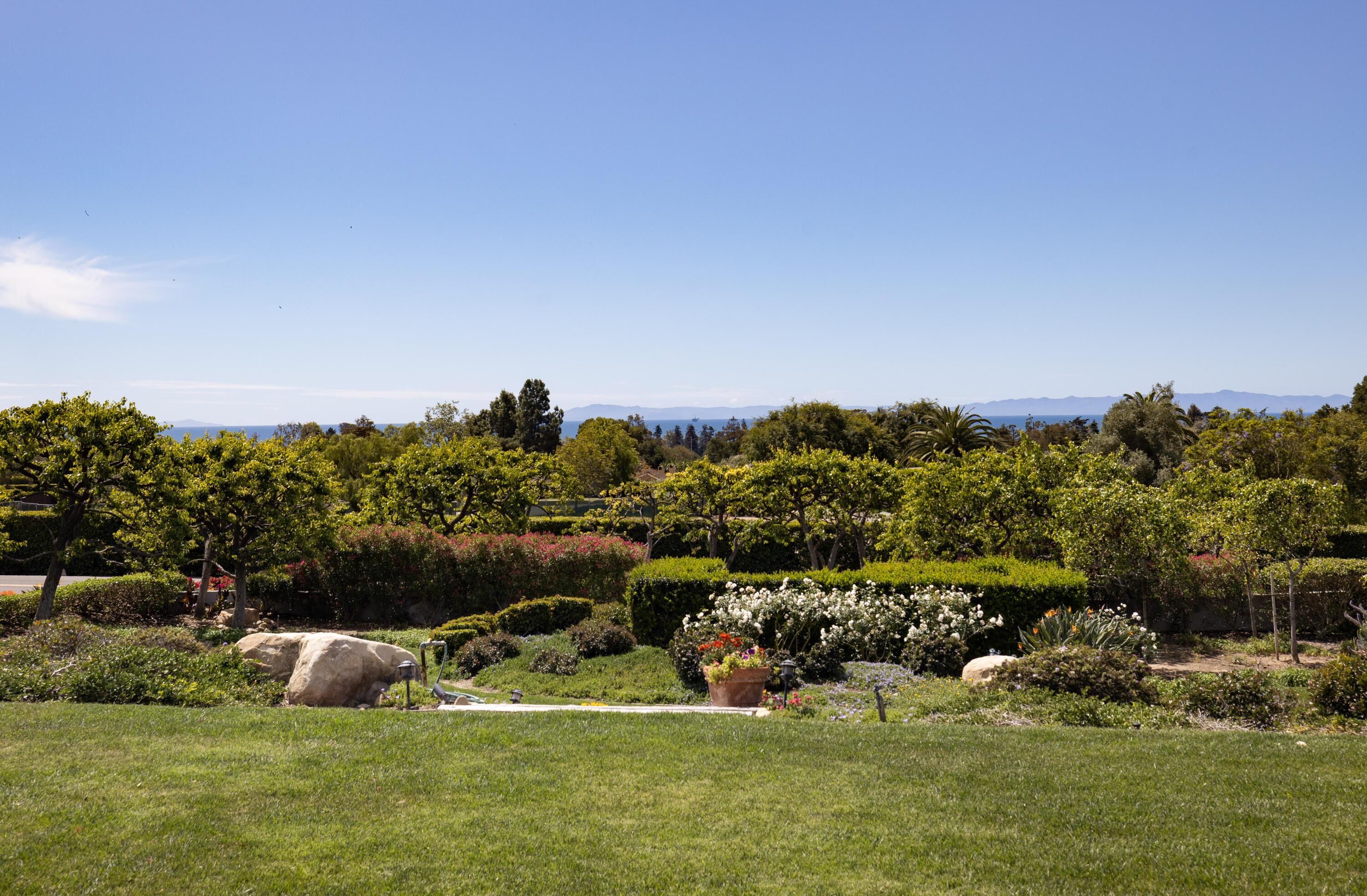 430 Santa Rosa Lane Montecito, CA 93108 - Photo 33 of 35 Front Yards