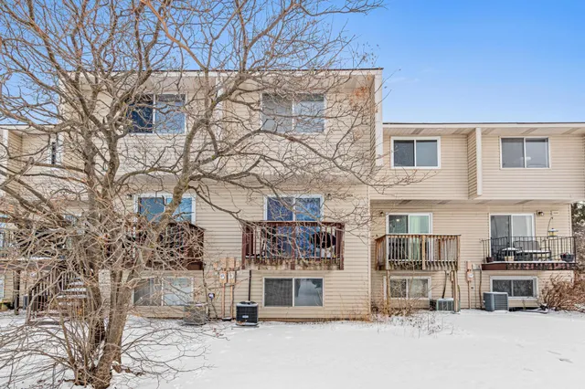 $180,000 | 5636 Brookdale Drive North, Brooklyn Park, MN 55443