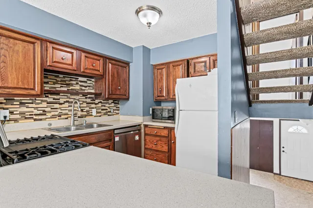 $175,000 | 5636 Brookdale Drive North, Brooklyn Park, MN 55443