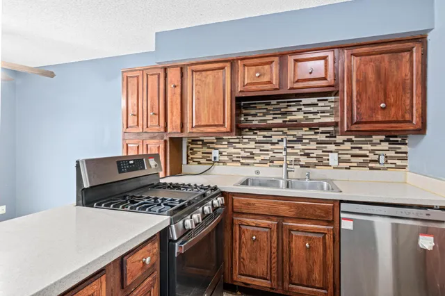 $175,000 | 5636 Brookdale Drive North, Brooklyn Park, MN 55443