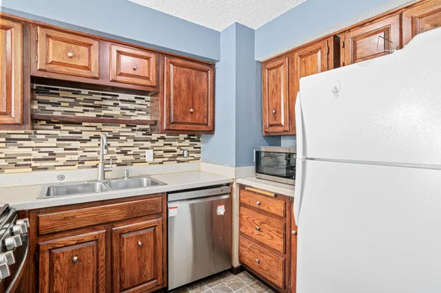 $175,000 | 5636 Brookdale Drive North, Brooklyn Park, MN 55443