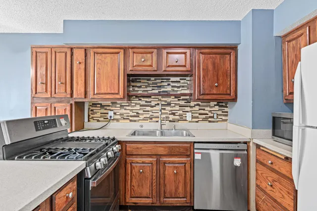 $175,000 | 5636 Brookdale Drive North, Brooklyn Park, MN 55443