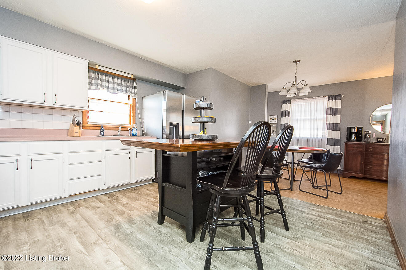 10810 Deering Road Louisville, KY 40272 - Photo 11 of 28 Eat-In Kitchen