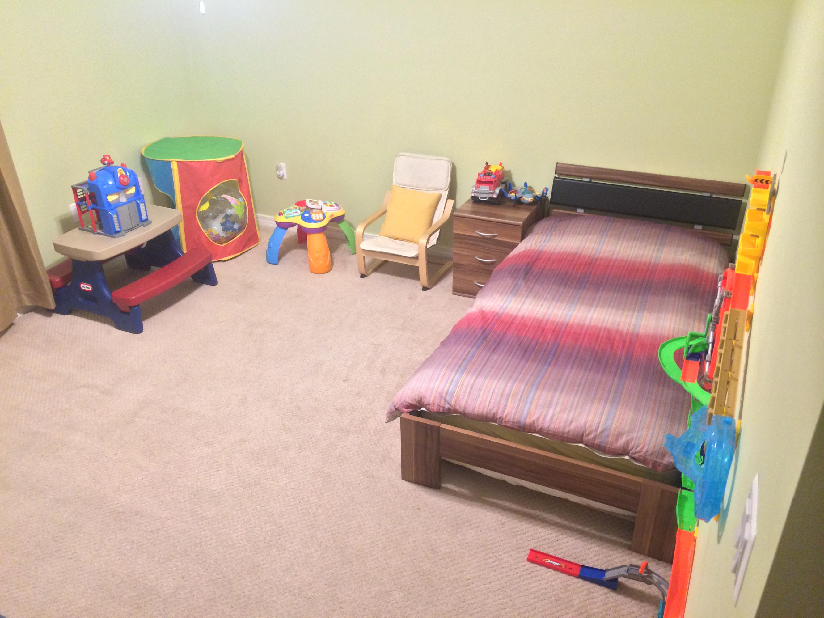4461 Kingslynn Road Niceville, FL 32578 - Photo 28 of 38 a backyard with furniture and toys