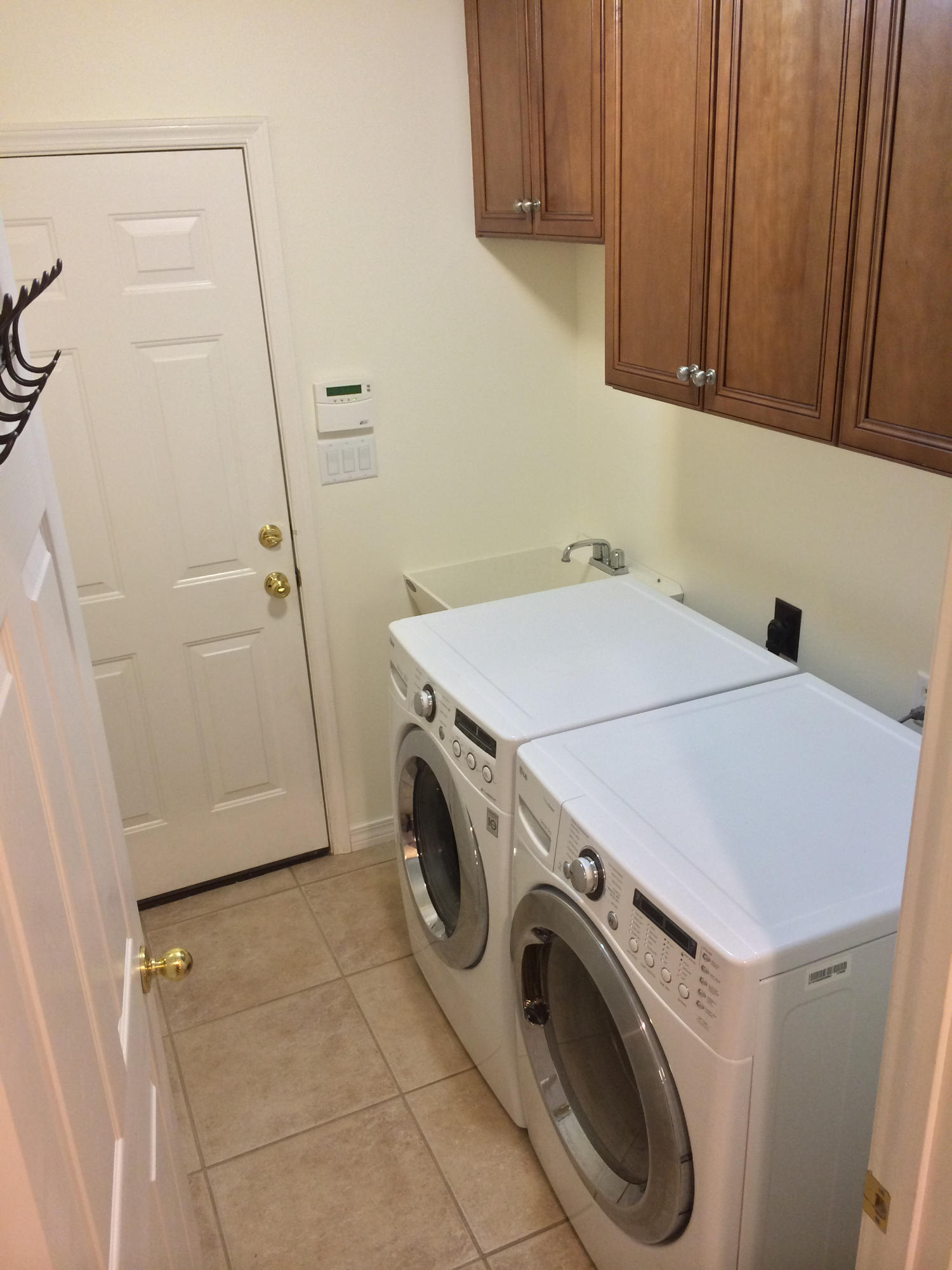 4461 Kingslynn Road Niceville, FL 32578 - Photo 34 of 38 a utility room with dryer and washer