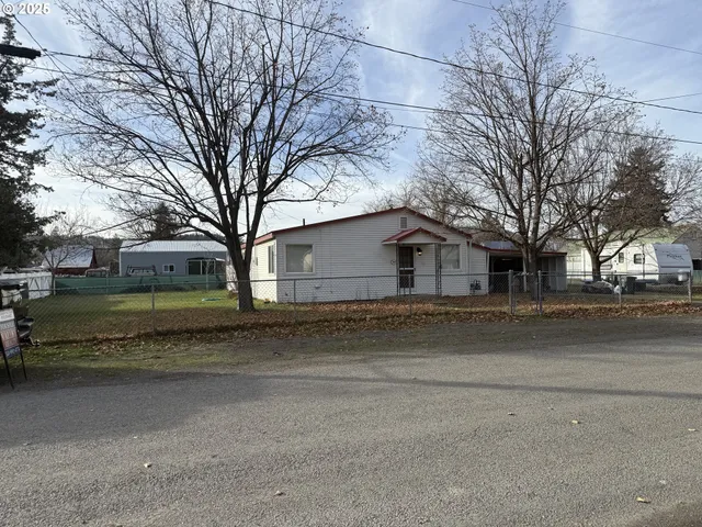 a view of a house with a large tree