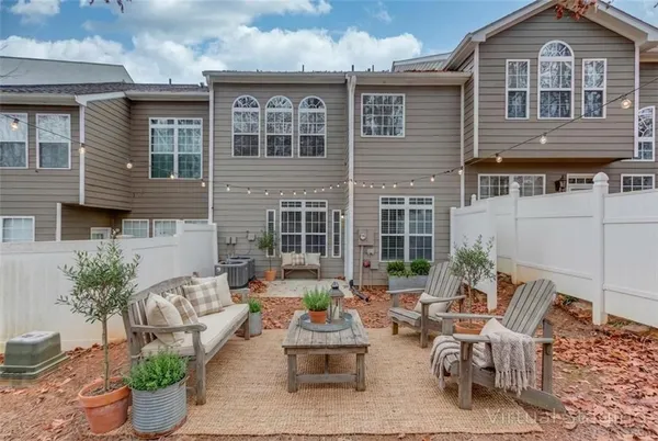 a view of a tennis court