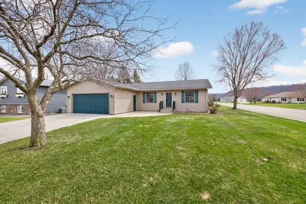 $349,900 | 706 12th Street East, Wabasha, MN 55981